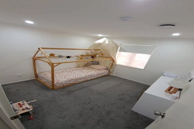 Photo of property in 17 Warbler Crescent, Papakura, 2110