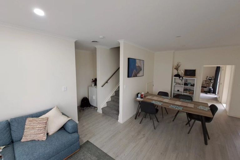 Photo of property in 17 Warbler Crescent, Papakura, 2110