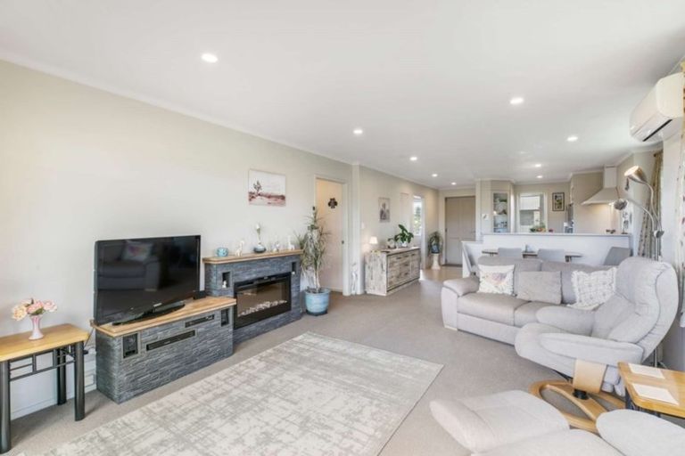Photo of property in 56 Carrington Drive, Papamoa Beach, Papamoa, 3118