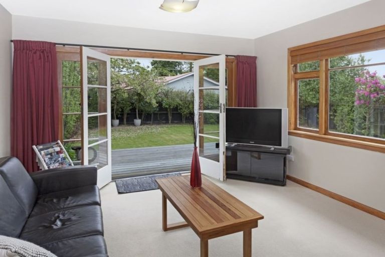 Photo of property in 1/38 Aorangi Road, Bryndwr, Christchurch, 8053