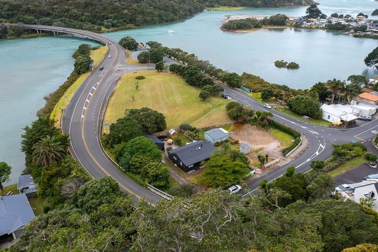 Photo of property in 5 Weranui Road, Waiwera, Orewa, 0994