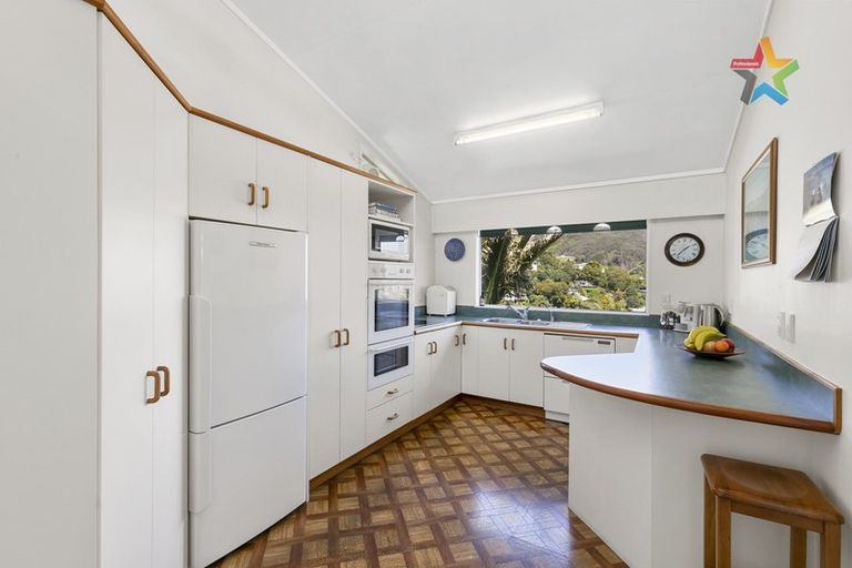 Photo of property in 16 Summit Road, Fairfield, Lower Hutt, 5011