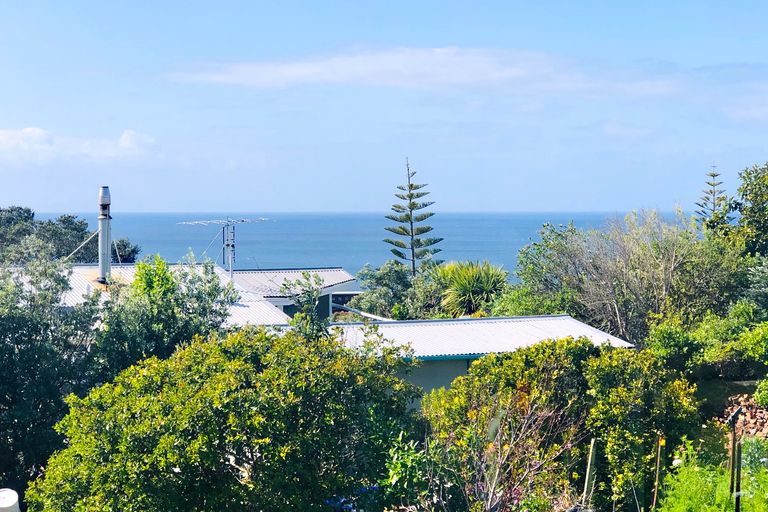 Photo of property in 12 Totara Road, Leigh, 0985