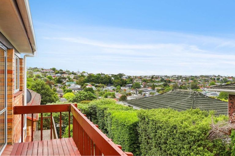 Photo of property in 1/34 Shanaway Rise, Hillcrest, Auckland, 0627