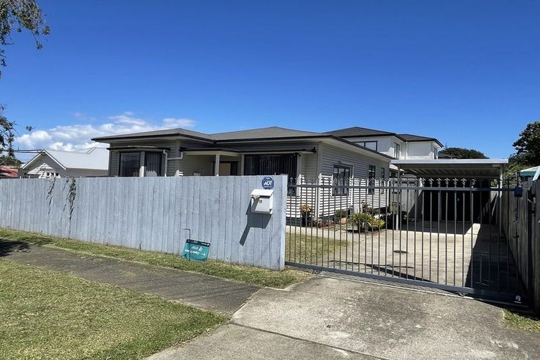 Photo of property in 10 Viola Avenue, Mangere East, Auckland, 2024