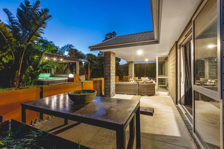 Photo of property in 10 Cooke Farm Grove, Waiwhakaiho, New Plymouth, 4312