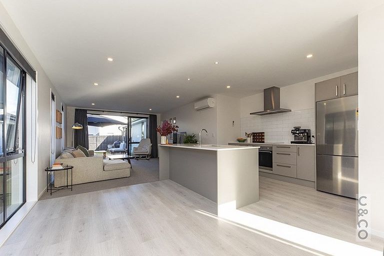 Photo of property in 37 Lumbarda Drive, Kumeu, 0810