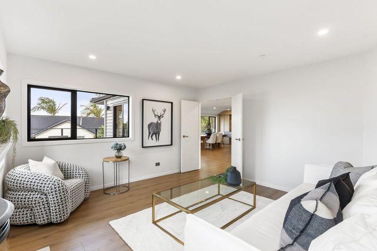 Photo of property in 1/47 Deep Creek Road, Waiake, Auckland, 0630