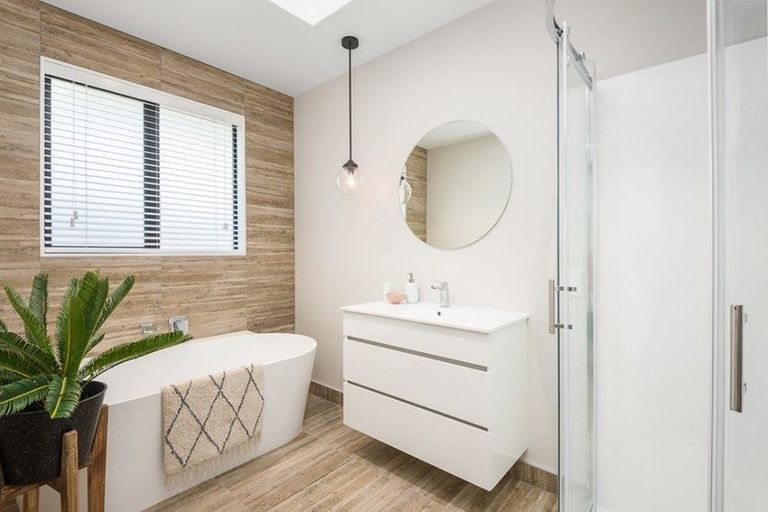 Photo of property in 138 Taupaki Road, Taupaki, 0782