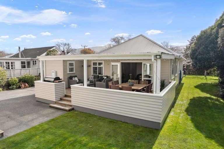 Photo of property in 3 Heretaunga Square, Silverstream, Upper Hutt, 5019