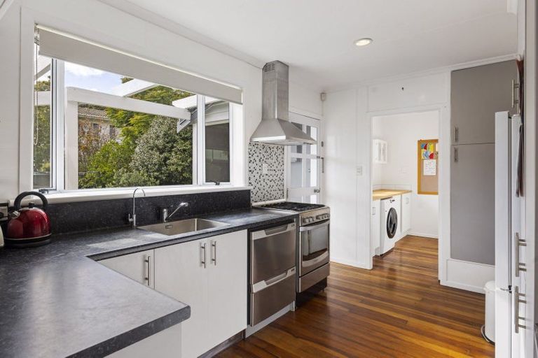 Photo of property in 7 Hursthouse Street, Vogeltown, New Plymouth, 4310