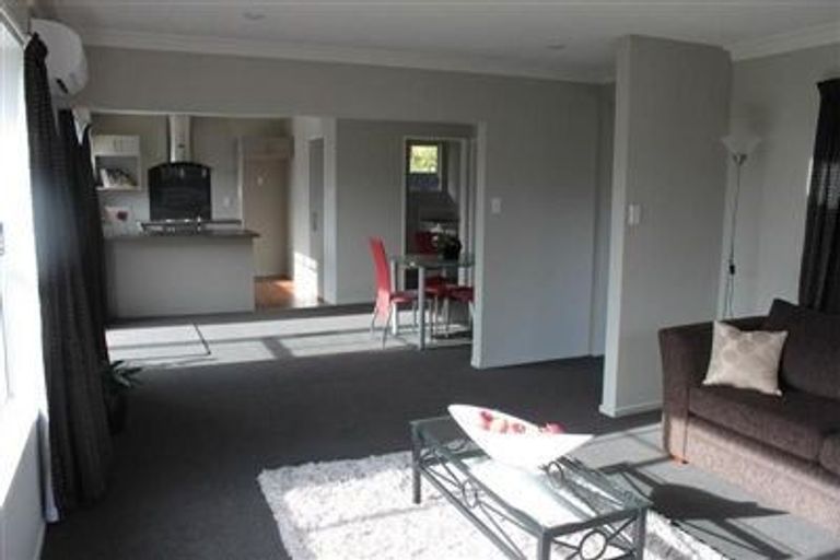 Photo of property in 2/8 Montclare Avenue, Ilam, Christchurch, 8041