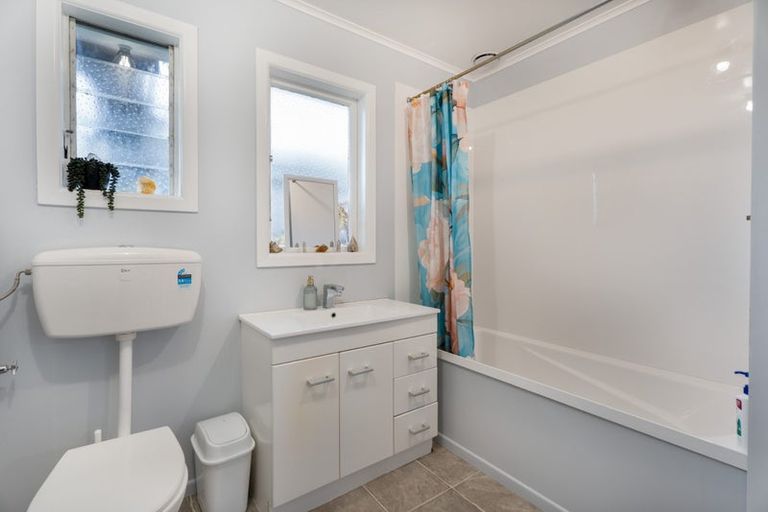 Photo of property in 17 Mountbatten Grove, Clouston Park, Upper Hutt, 5018