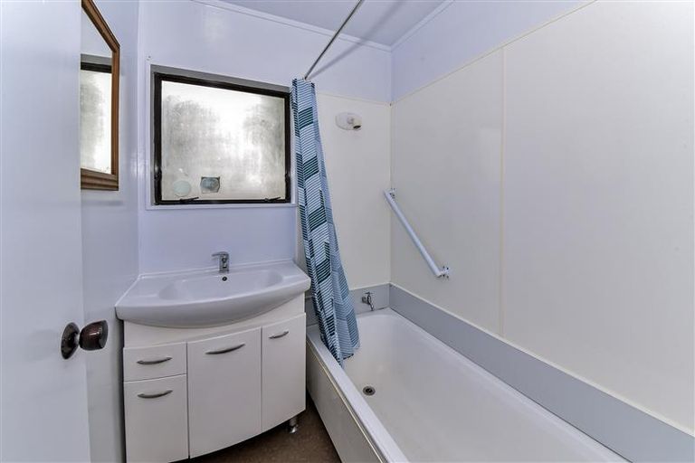 Photo of property in 1/20 Hatherley Place, Clendon Park, Auckland, 2103