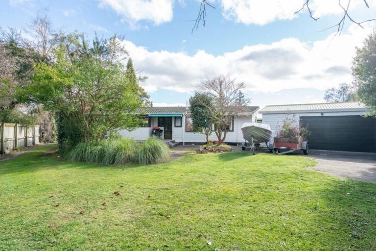 Photo of property in 4 Kathleen Place, Rainbow Point, Taupo, 3330