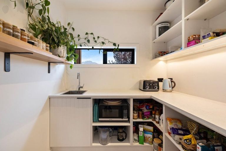 Photo of property in 6 Shepherd Road, Jacks Point, Queenstown, 9371