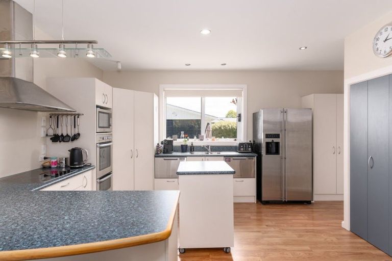 Photo of property in 106 Aorangi Road, Bryndwr, Christchurch, 8053