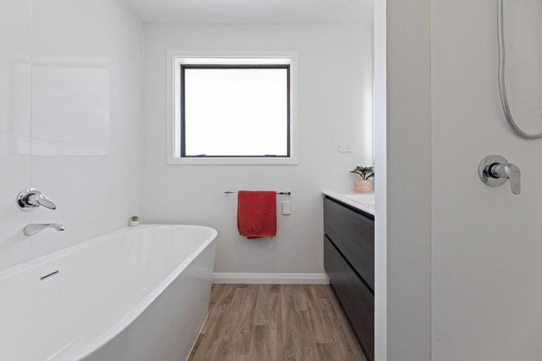 Photo of property in 160 Kendal Avenue, Burnside, Christchurch, 8053