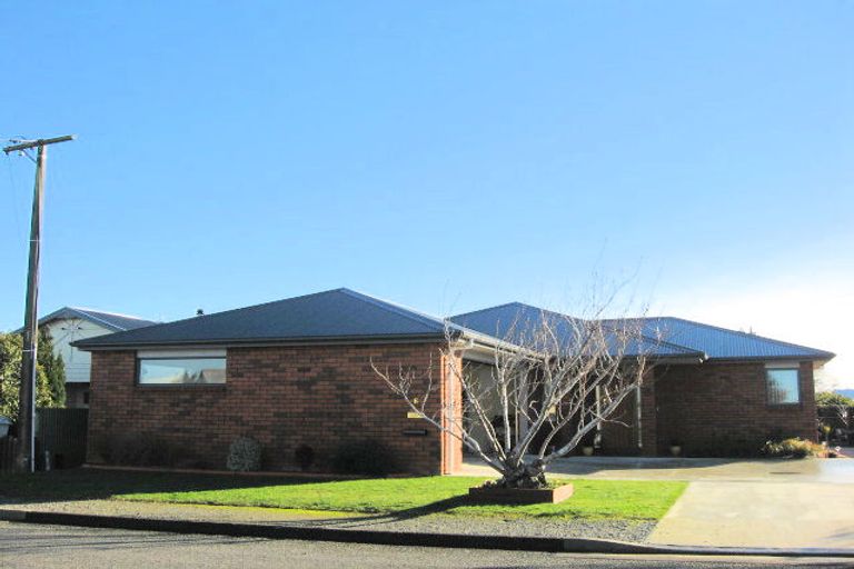 Photo of property in 6 Queen Street, Winton, 9720