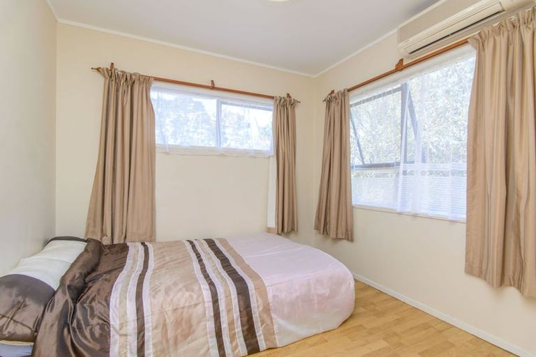 Photo of property in 9 Lysander Crescent, Beach Haven, Auckland, 0626