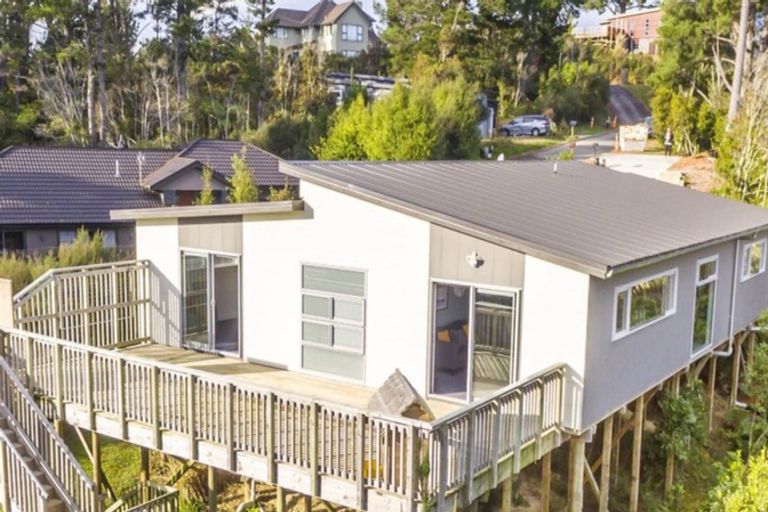 Photo of property in 50 Mount Marua Way, Timberlea, Upper Hutt, 5018
