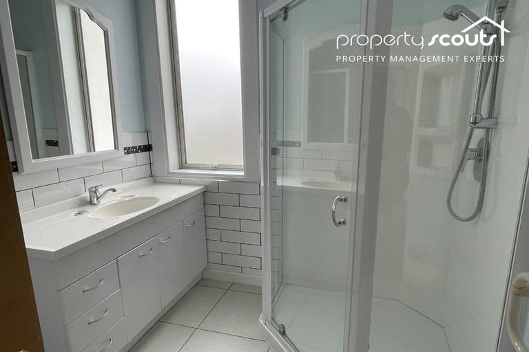 Photo of property in 24 Porterfield Street, Macandrew Bay, Dunedin, 9014