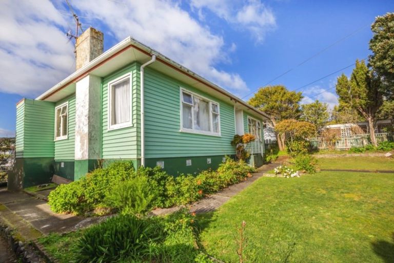 Photo of property in 21 Sievers Grove, Cannons Creek, Porirua, 5024
