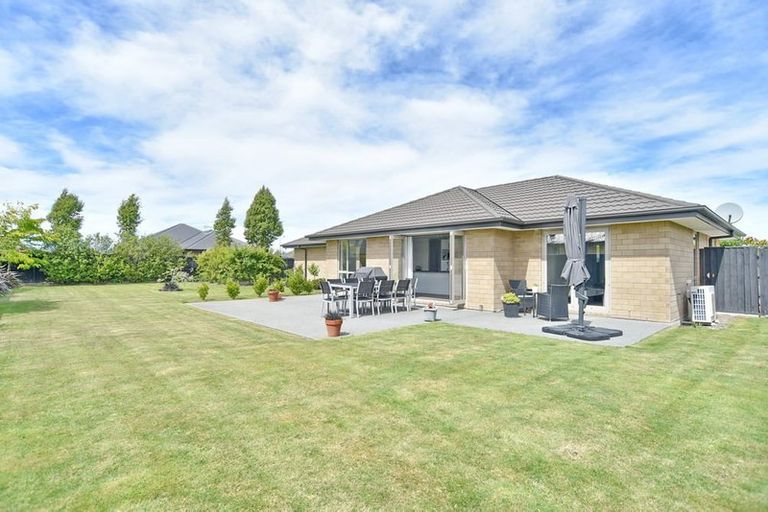 Photo of property in 15 Sequoia Way, Rangiora, 7400