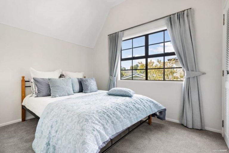Photo of property in 11 James Evans Drive, Northcote, Auckland, 0627