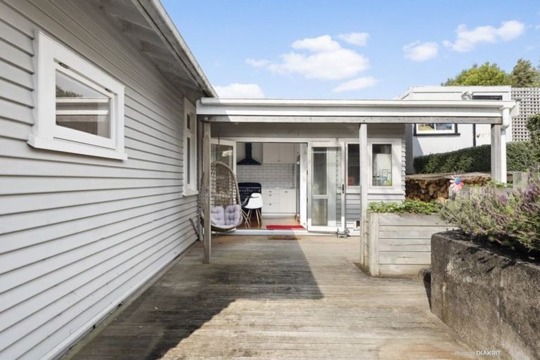 Photo of property in 13 Firth Terrace, Karori, Wellington, 6012