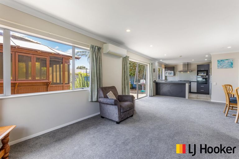 Photo of property in 52 Belfry Place, Wattle Downs, Auckland, 2103
