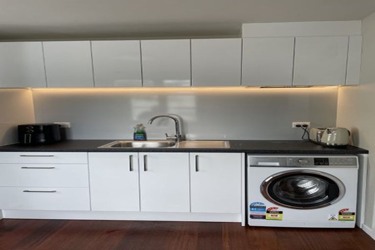 Photo of property in 5/28-28b Austin Street, Mount Victoria, Wellington, 6011