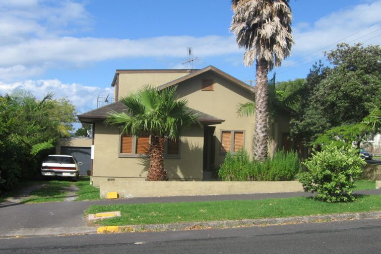 Photo of property in 2 Bulwer Street, Devonport, Auckland, 0624