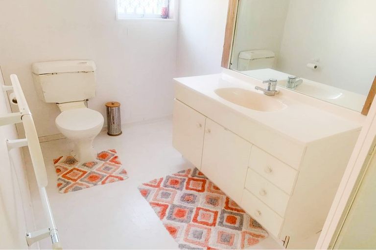 Photo of property in 123 Hobsonville Road, West Harbour, Auckland, 0618