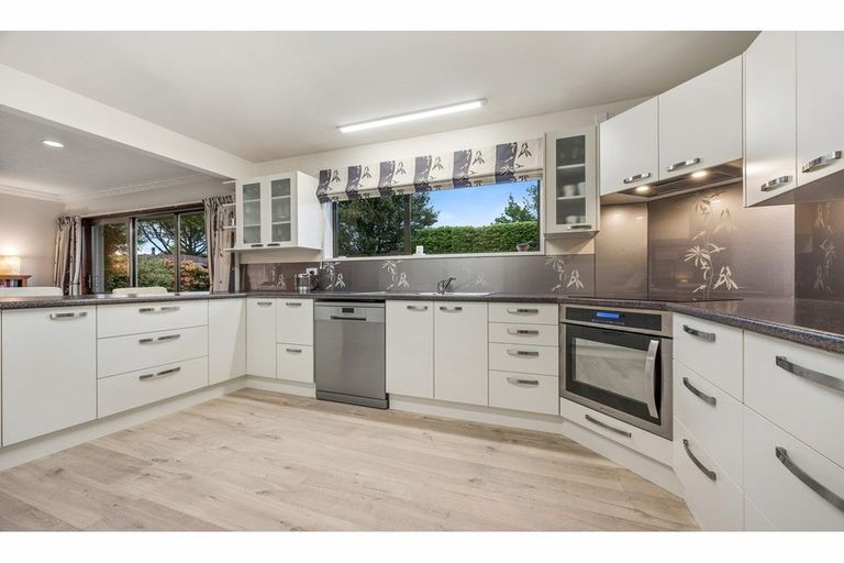 Photo of property in 14 Talltree Avenue, Avonhead, Christchurch, 8042