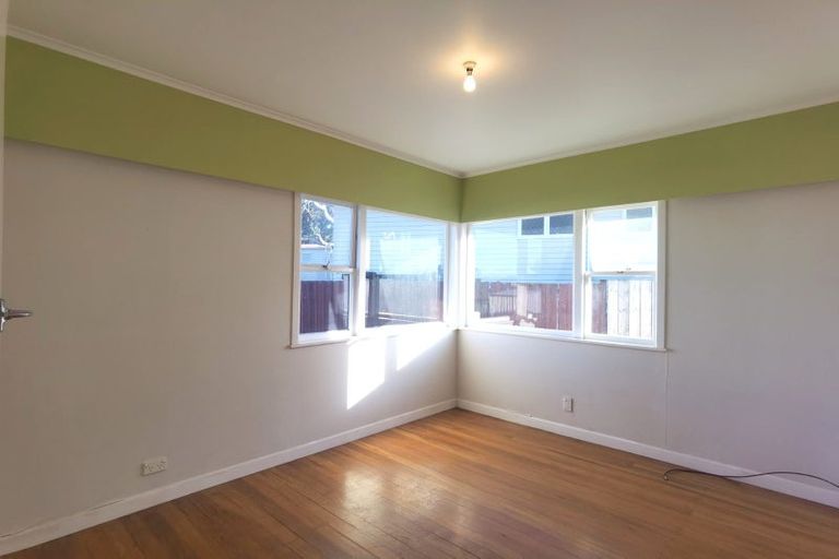 Photo of property in 27 Portadown Avenue, Pakuranga Heights, Auckland, 2010