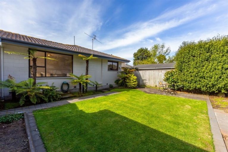Photo of property in 2/78 Solomon Avenue, Redwood, Christchurch, 8051