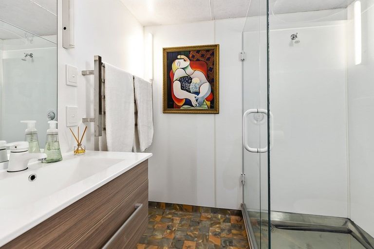 Photo of property in 29 Kellsmere Crescent, Island Bay, Wellington, 6023