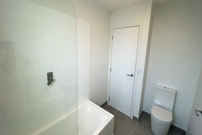 Photo of property in 4/5 Brandon Road, Glen Eden, Auckland, 0602