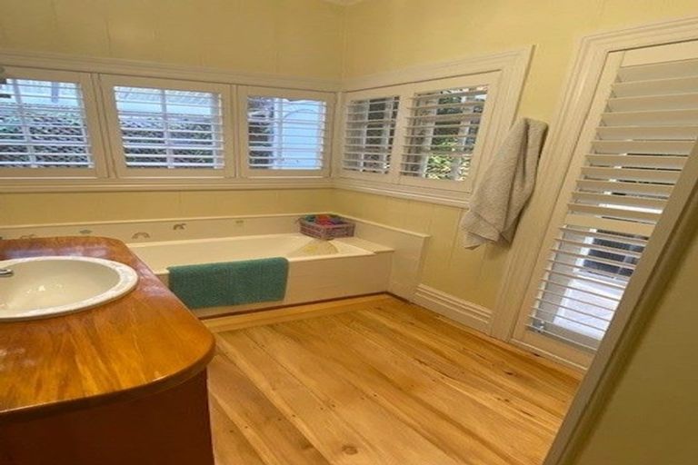 Photo of property in 8 Dodson Avenue, Milford, Auckland, 0620