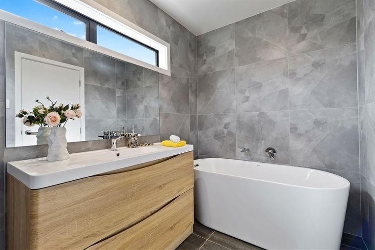 Photo of property in 7 Eric Gifford Drive, Ranui, Auckland, 0612