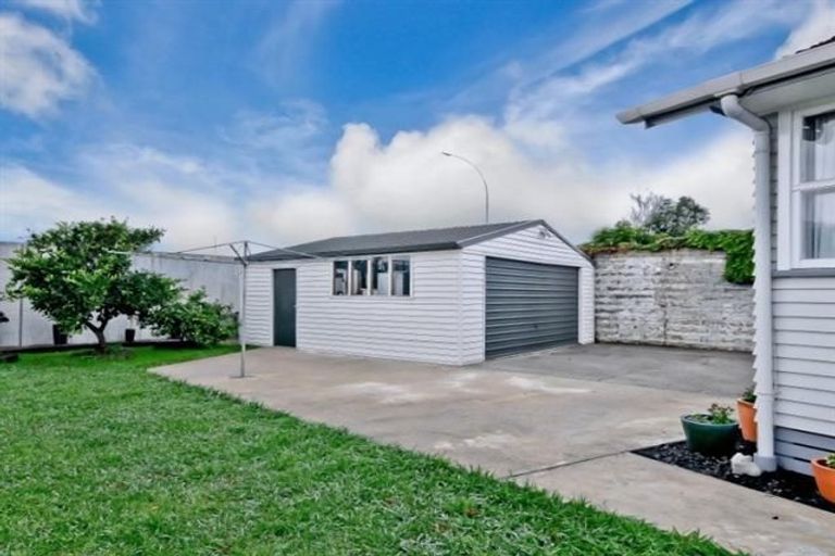 Photo of property in 16 Lugton Street, Nawton, Hamilton, 3200