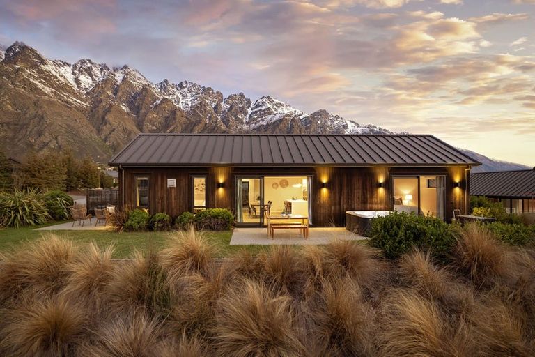 Photo of property in 17 Kerrera Lane, Jacks Point, Queenstown, 9371
