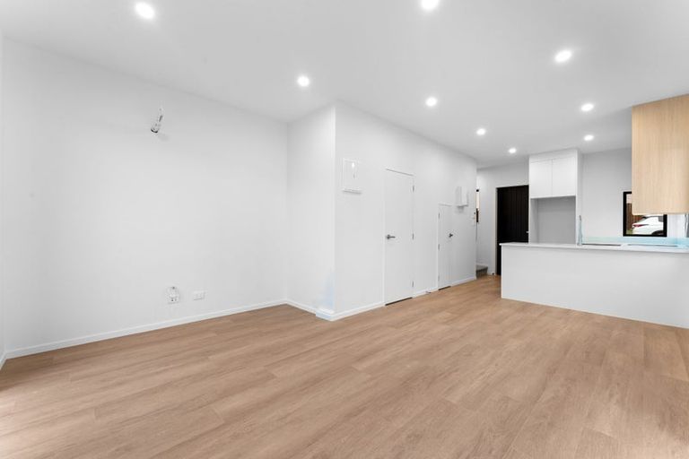 Photo of property in 5/1 Kahikatea Place, Ranui, Auckland, 0612