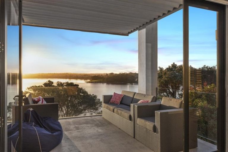 Photo of property in 2/272 Hurstmere Road, Takapuna, Auckland, 0622