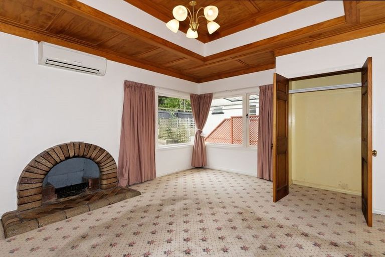 Photo of property in 236 Godley Road, Titirangi, Auckland, 0604