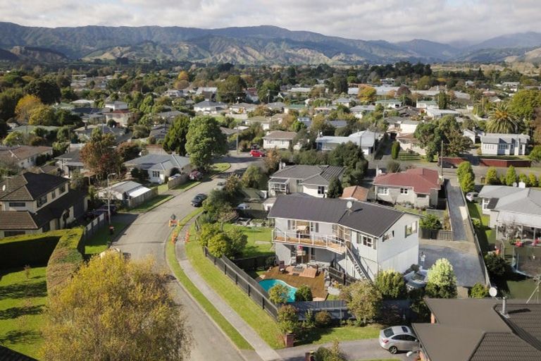 Photo of property in 19 Lemon Street, Otaki, 5512
