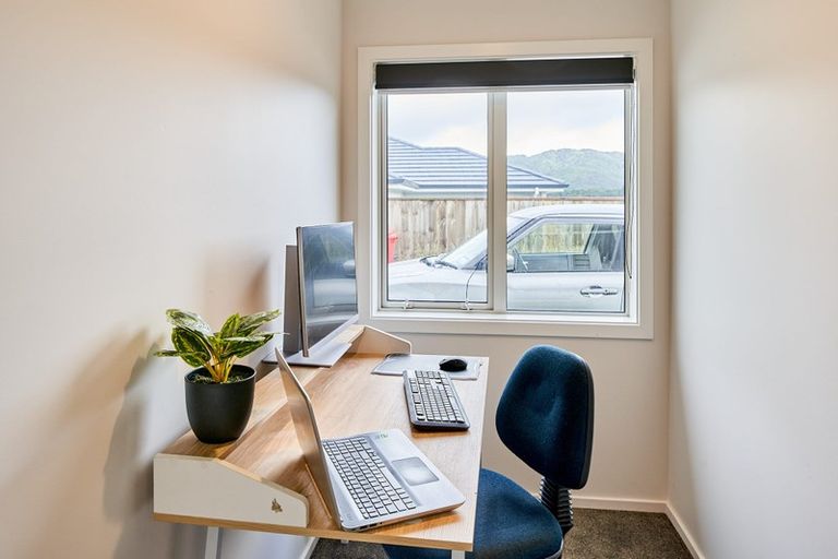 Photo of property in 33 Henrietta Maxwell Grove, Wainuiomata, Lower Hutt, 5014