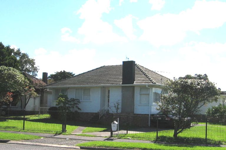 Photo of property in 30 Harbour View Road, Te Atatu Peninsula, Auckland, 0610
