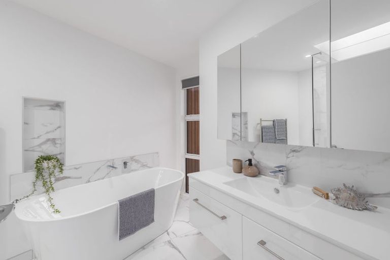 Photo of property in 8 Cass Bay Place, Cass Bay, Lyttelton, 8082